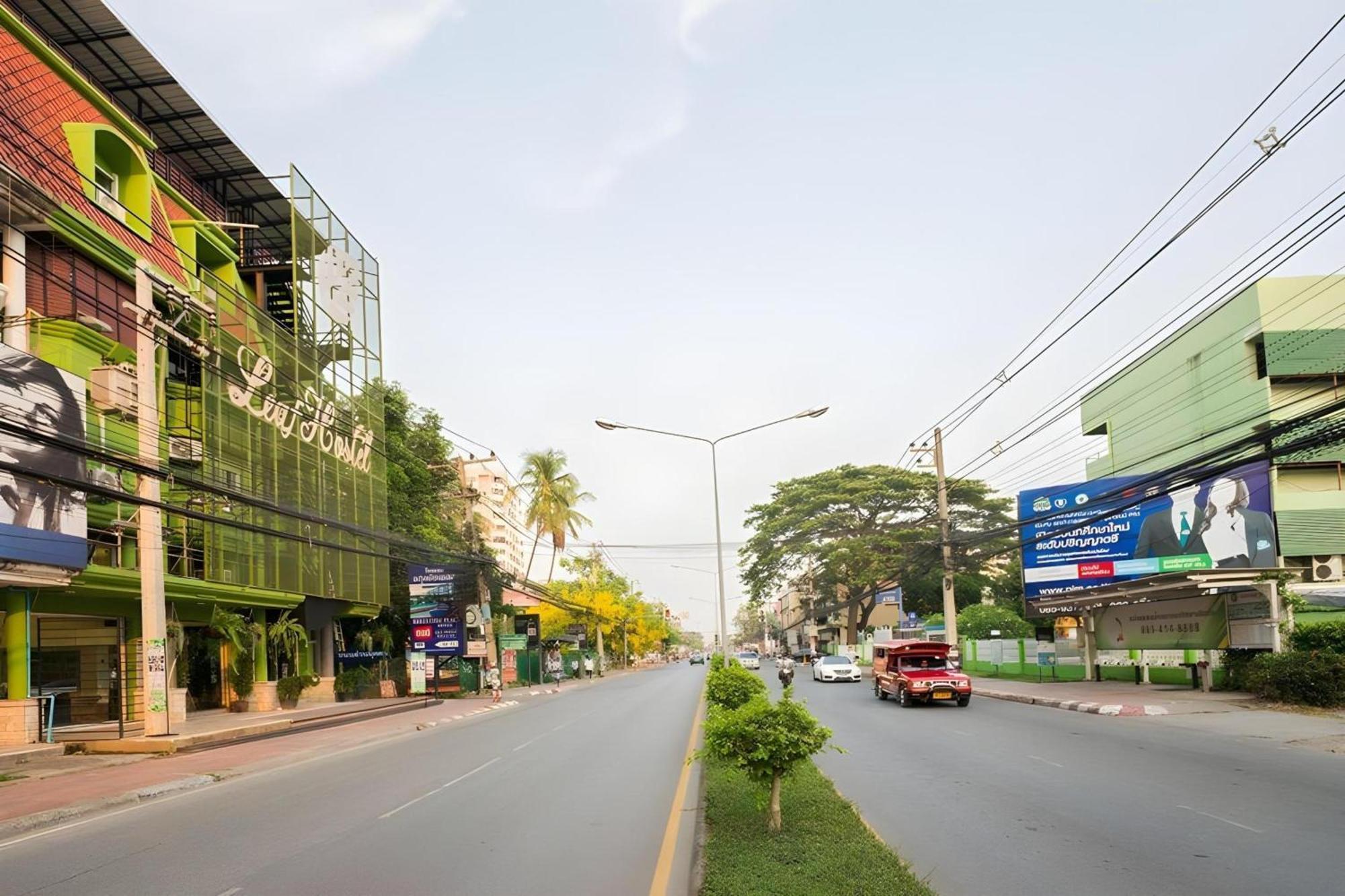 Oyo 928 Leaf Hostel Chiang Mai Bagian luar foto