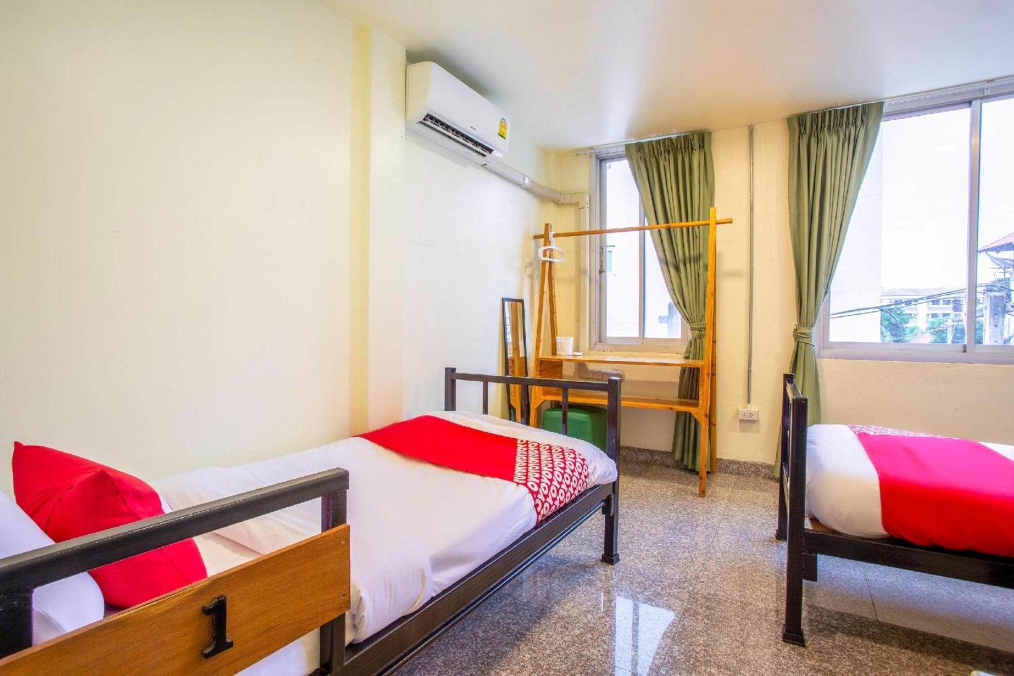 Oyo 928 Leaf Hostel Chiang Mai Bagian luar foto