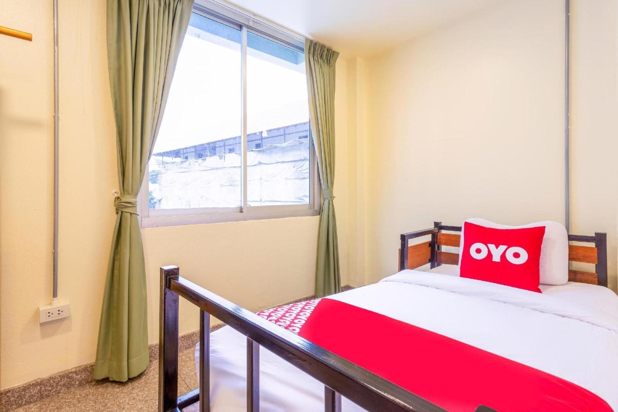 Oyo 928 Leaf Hostel Chiang Mai Bagian luar foto